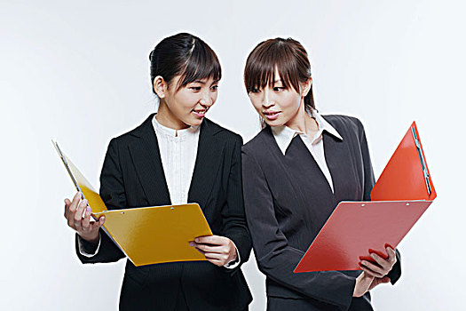 两个,年轻,亚洲人,职业女性,拿着,写字板