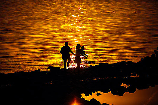 江边黄昏夕阳落日