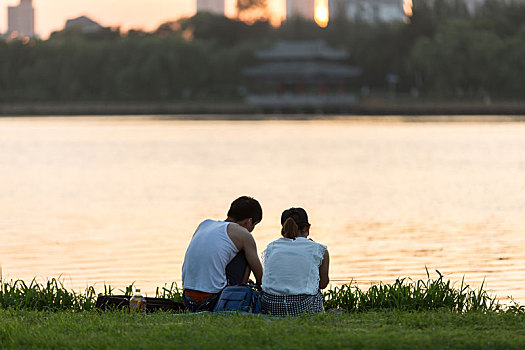 爱情夕阳下