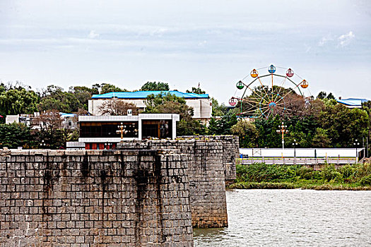 辽宁丹东,连接中国和朝鲜的鸭绿江大桥断桥