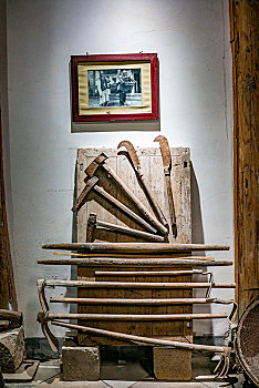 江西景德镇瑶里古镇瑶里博物馆展示的当地农民使用过的农具