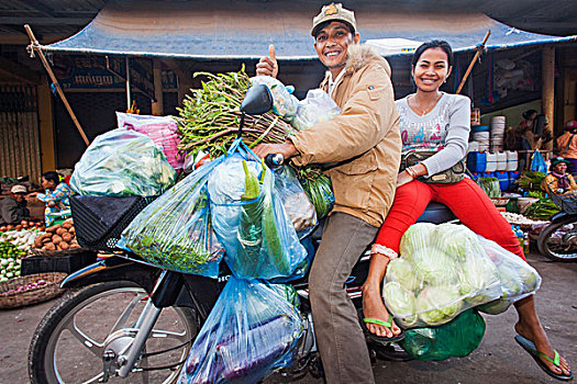 柬埔寨,收获,市场一景,情侣,购物,超负荷,摩托车