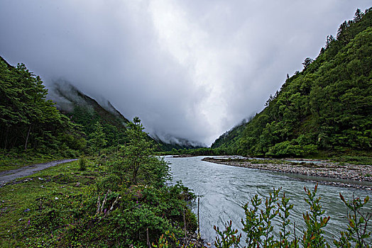 贡嘎雪山环线徒步风光