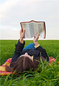 少女,读,圣经,户外