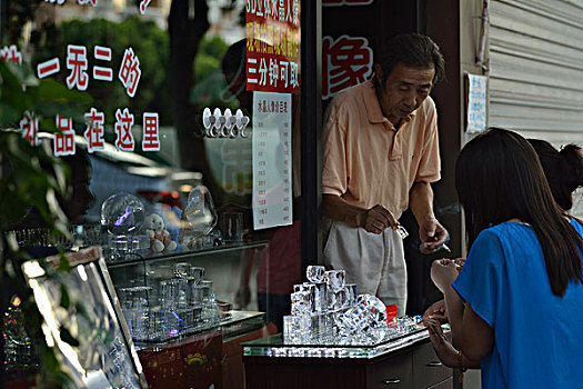 水晶人像小店