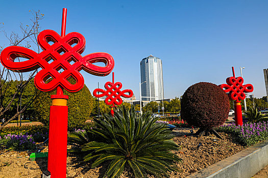户外街头中国结雕塑景观