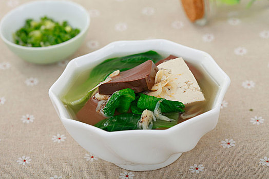 猪血豆腐油菜汤