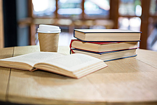 书本,一次性用品,咖啡杯,桌上,咖啡,特写