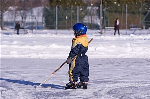 小男孩,玩,冰球,冰冻,水塘,萨尔茨堡,奥地利