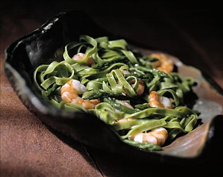 菠菜,意大利干面条,绿芦笋,虾