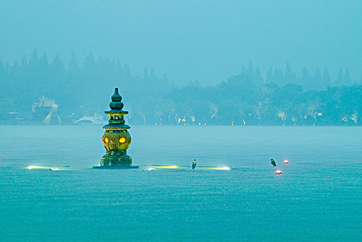 杭州西湖三潭印月夜景