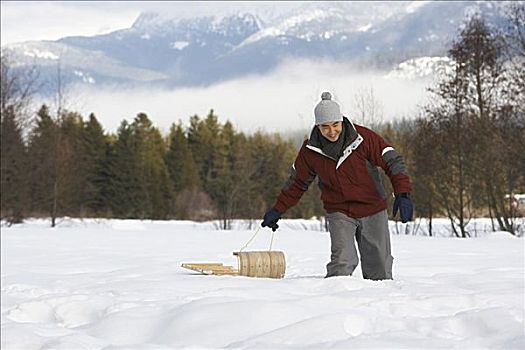 男人,拉拽,雪橇,不列颠哥伦比亚省,加拿大