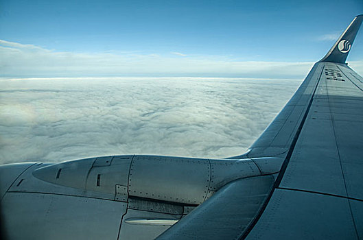 飞机云海
