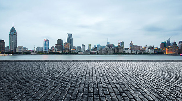 上海外滩万国建筑城市石板路面