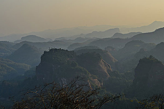 山,丹霞,太阳,蓝天,大气,山脉,驴友,旅行,地质公园,丹霞地貌,灌木,树,草,水潭,素材,平面设计