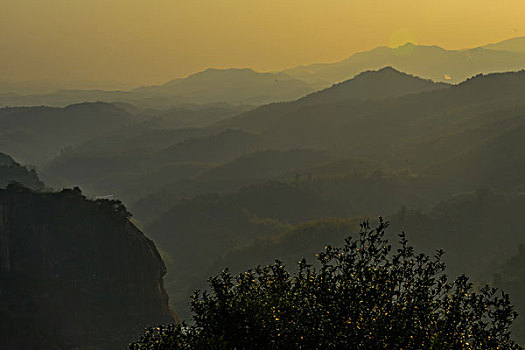 山,丹霞,河流,蓝天,黄昏,大气,田野,水电站,村庄,驴友,旅行,地质公园,丹霞地貌,绿色,灌木,树,草,水潭,素材,平面设计