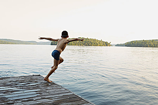 男孩,跳跃,湖,木质,码头,安大略省,加拿大