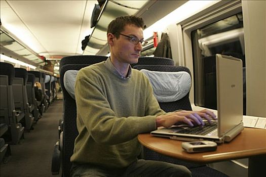 德国,男人,笔记本电脑,ice列车