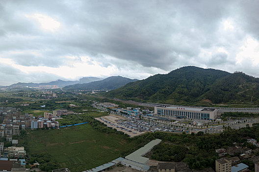 广东惠州市惠阳区淡水街道的惠州南站航拍风光