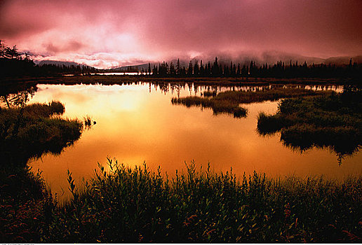 朱红色,湖,日落,班芙国家公园,班芙,艾伯塔省,加拿大
