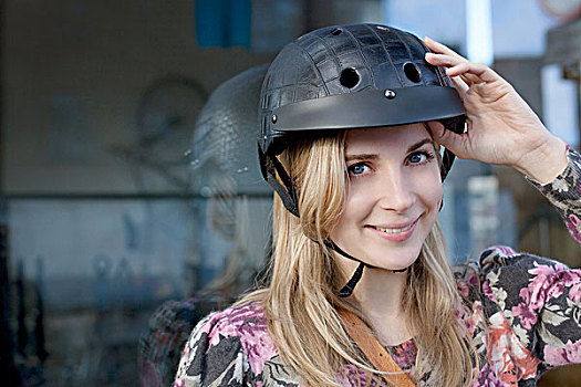 女人,戴着,自行车头盔,室外