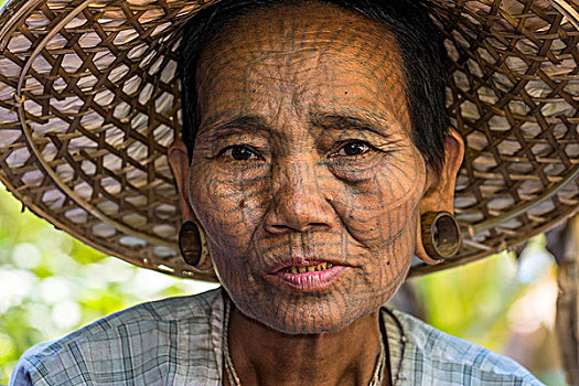 女人,传统,脸,纹身,耳,饰品,种族,下巴,少数民族,头像,若开邦,缅甸,亚洲