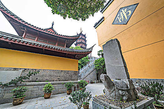 南朝第一寺鸡鸣寺