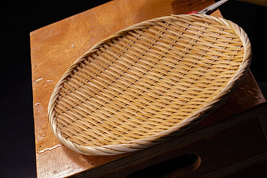 煮面的用具竹箕,是竹子编成的竹器,朴实自然