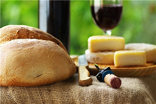 面包,奶酪,红酒