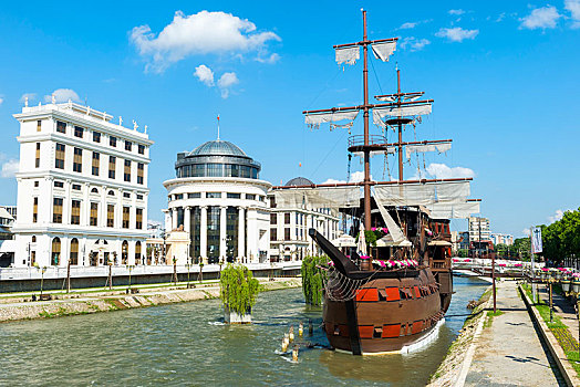 船,餐馆,酒吧,河,政府建筑,后面,斯科普里,马其顿,欧洲