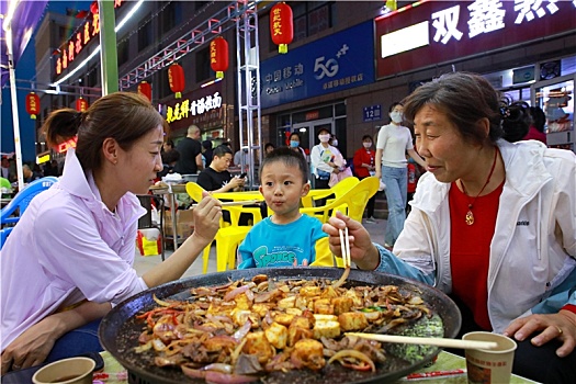 甘肃金塔,点亮夜市经济,燃起城市烟火气