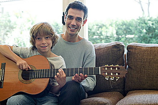 父亲,教育,儿子,演奏,吉他