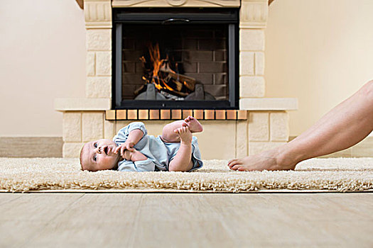 婴儿,腿,地毯,正面,火