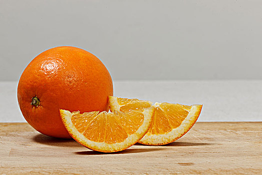 一个橙子和两个瓣