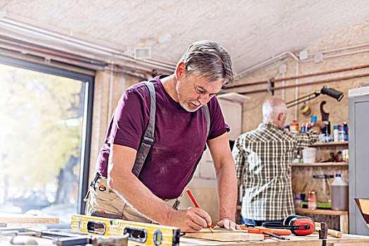 男性,木匠,测量,标记,木条板,工作台,工作间