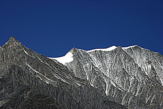 贡嘎山海螺沟冰川群山