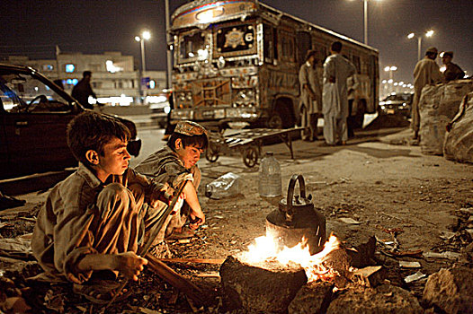 孩子,阿富汗,旁边,道路,卡拉奇,巴基斯坦,再循环,材质,白天,生活方式,销售,商店,夜晚,烹饪,睡觉,徒步,小路