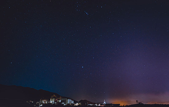 香格里拉松赞林寺夜景