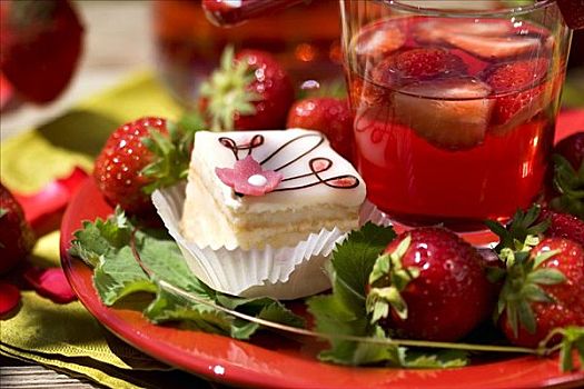 花色小蛋糕,清新,草莓,草莓潘趣酒