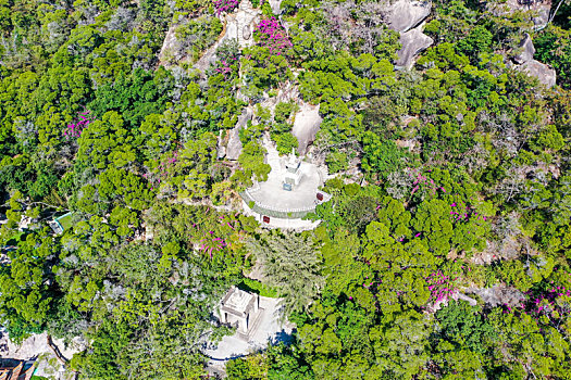 航拍福建厦门五老峰下南普陀寺