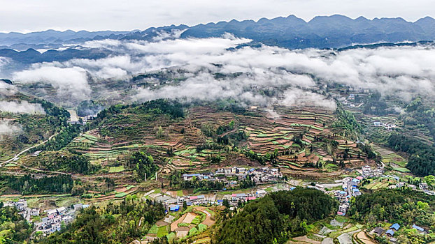 重庆酉阳,青山雾漫别样美