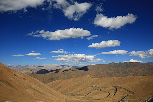 珠穆朗玛峰,盘山公路