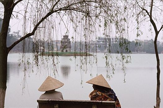 越南,河内,两个女人,长椅,远眺,湖