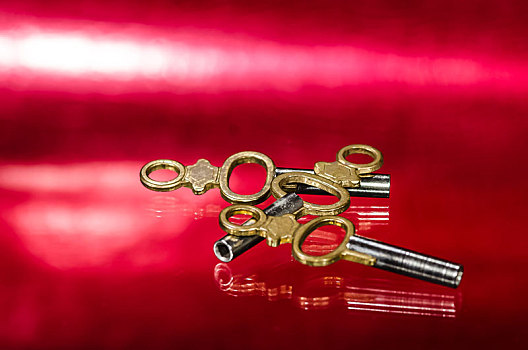 三个,老式,黄铜,怀表,钥匙,红色,表面