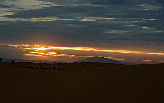 美奈红沙丘的日落