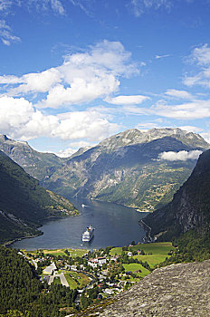 挪威,班轮,多云,斯堪的纳维亚,山景,山,峡湾,水,船,地点,房子,住宅,目的地,旅游,航旅,自然,风景