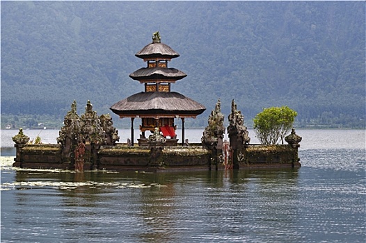 寺庙,布拉坦湖