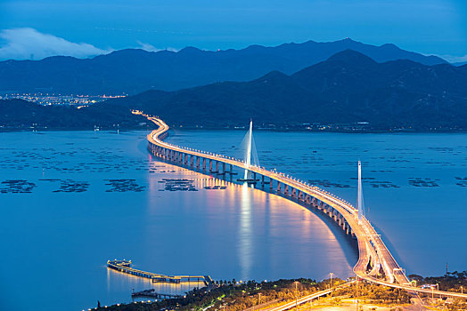 深圳湾跨海大桥蓝调夜景