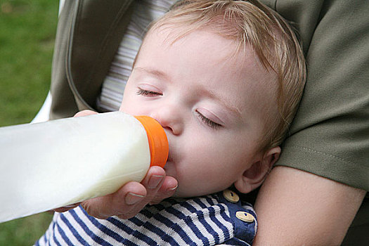 母亲,奶瓶喂奶,婴儿