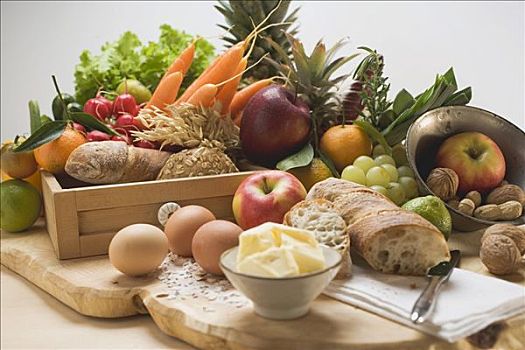 静物,蔬菜,水果,蛋,黄油,坚果,法棍面包